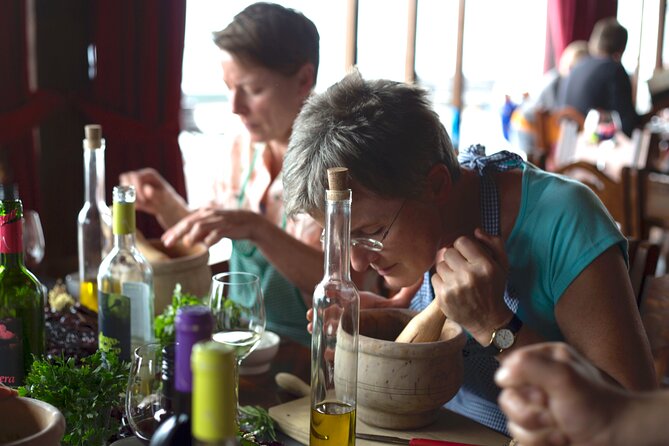 1 Hour and Half Mojo Sauce Workshop With Winery Tour - Key Things I’d Book This For