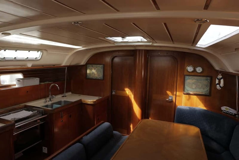 3h Whale Watching Share Tour Beneteau Oceanis 440 - Sailing Out: Getting the Wind in Your Face