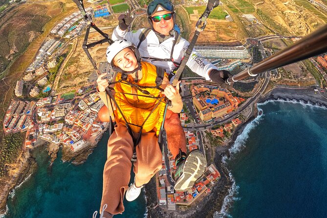 Acrobatic Paragliding Tandem Flight above south Tenerife - Who This Tandem Paragliding Flight Suits Best (And Who Should Think Twice)