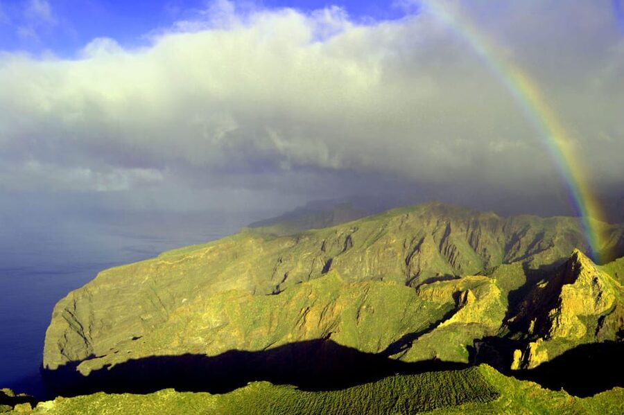 Adeje: Scenic Tenerife Helicopter Flight - Safety briefing, pilot chat, and live guidance in English or Spanish