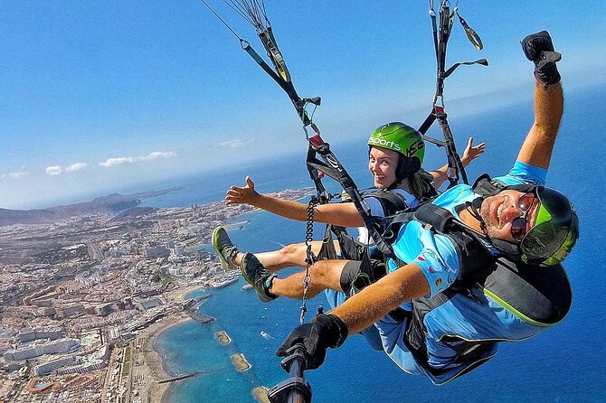 BRONZE tandem paragliding flight in South Tenerife, free pick up - Getting there with free pickup: Mercedes Vito and realistic timing