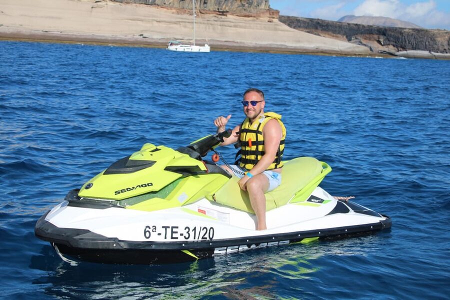 From Puerto Colon : 1 hour adrenaline JetSki tour - The Small Details That Can Make or Break the Ride (Phone, Lockers, Photos)