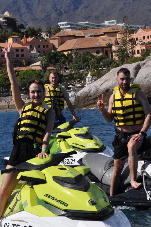From Puerto Colon : 1 hour adrenaline JetSki tour - Entering the Water: Safety Briefing, Life Jackets, and Insurance