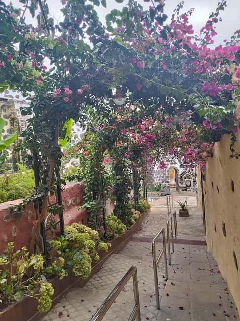Guided walking tour in La Orotava 1:30 min, Tenerife - The Ayuntamiento de la Orotava and the square, art in public space