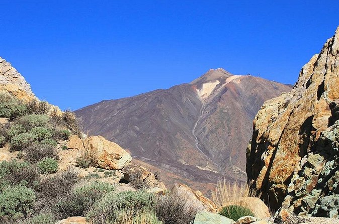 Half-day excursion to Teide National Park - Las Cañadas del Teide: the viewpoint segment that gives real scale