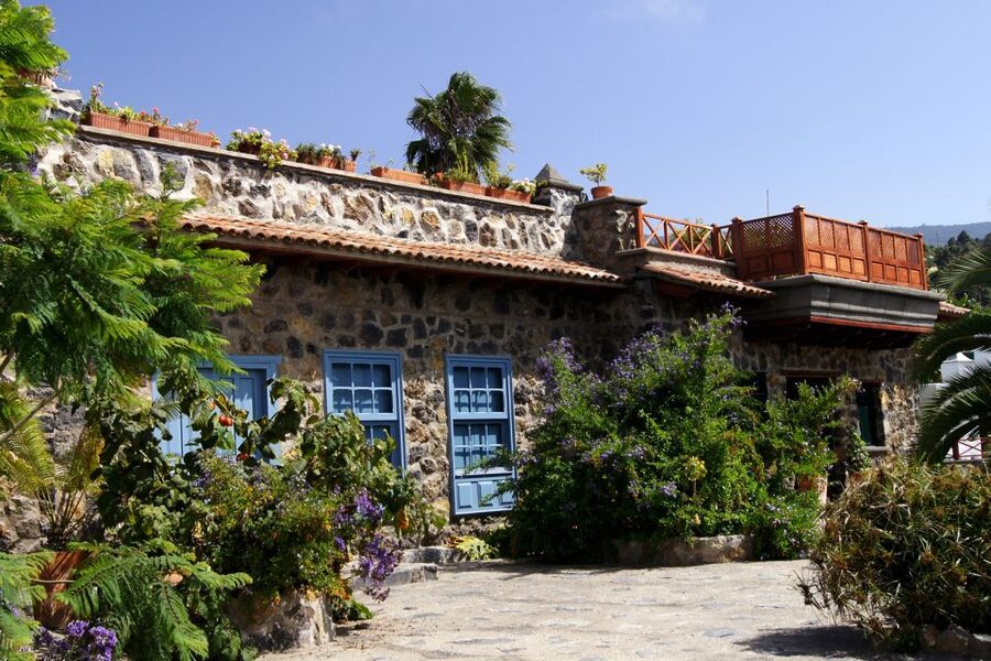 Icod de los Vinos: ARTlandya Doll World Entry Ticket & Tour - The former old finca house: figures and teddies by designers
