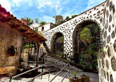 Casa de los Balcones & Molino del Hoyo Gofio Mill