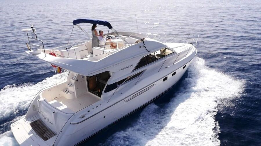 Las Galletas: Private Luxury Yacht Cruise with Lunch - Onboard comfort, crew service, and that chef-made meal difference
