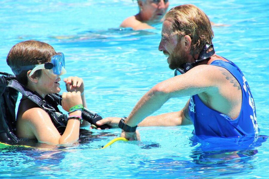 PADI Discover Scuba Diving Course in Tenerife - First impressions at Puerto Colón, meet your instructor, and get set