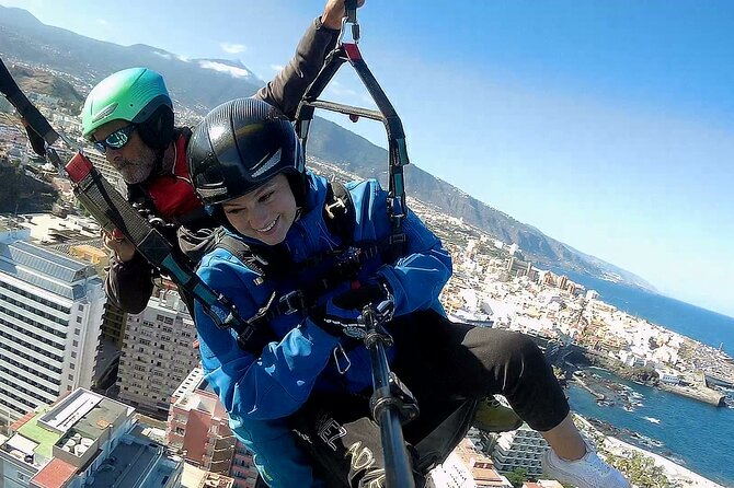 Paragliding from Teide National Park 2200m to Puerto de la Cruz - Flying from Teide towards Puerto de la Cruz: the views and the vibe