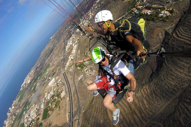 Paragliding Tandem Flight in Tenerife South ¡HOLA! - Tandem Paragliding in Tenerife South: what you are really buying