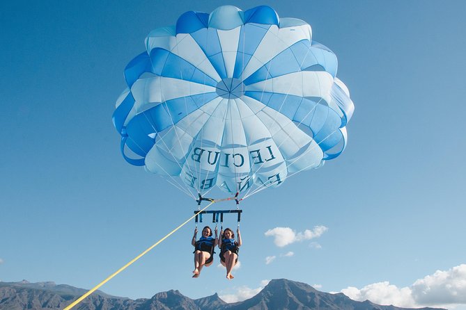Parascending in Tenerife - The actual parascending ride: what it feels like from the waterline