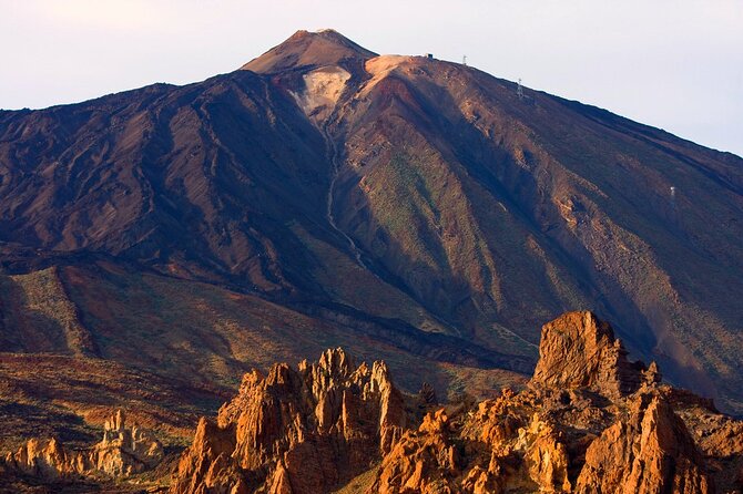 Private Full Day Tour to the Top of the Teide: go hiking and return in cable car - Volcán El Teide stop: a short, focused moment at the volcano