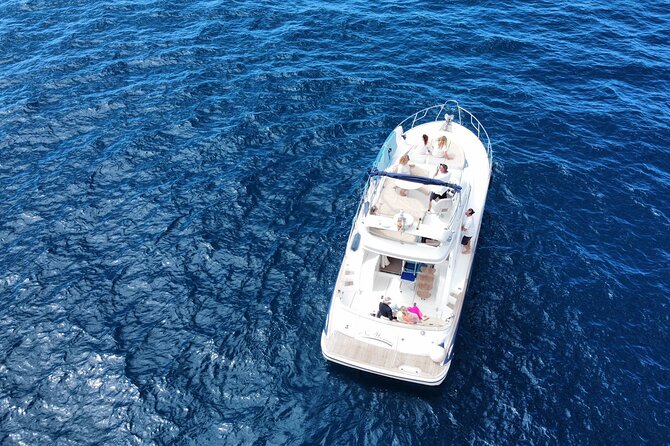 Private Luxury Motor Boat 6 & 8 Hour Full Day Charter - Lunch plus an open bar is where the value starts to show