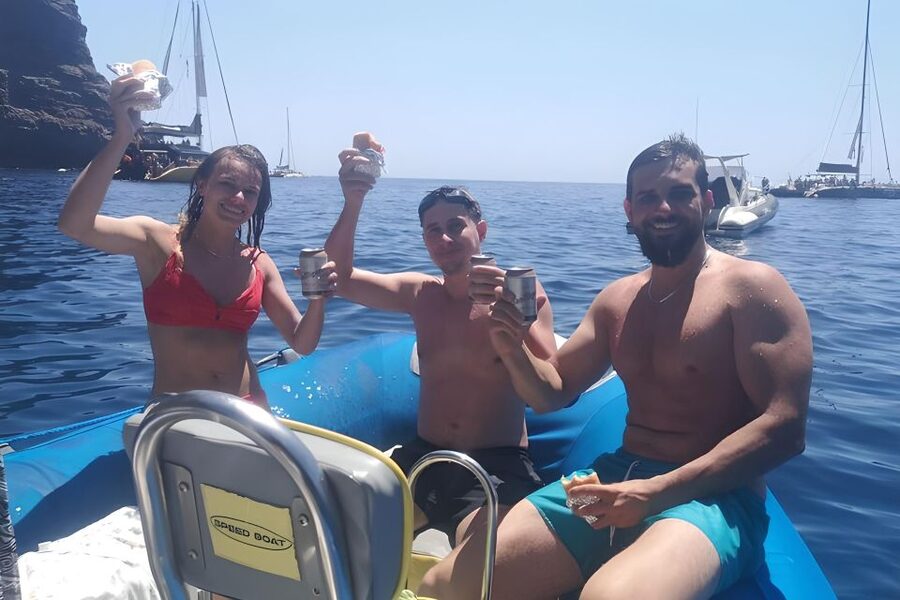 Puerto Colon: Dolphin and Whale Watching Speedboat Tour - Who this tour suits best (and who should think twice)
