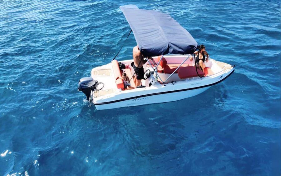 Puerto Colon: La Nina Boat self drive, No licence Tenerife - Comfort and fun at sea: music, sun cover, and snacks