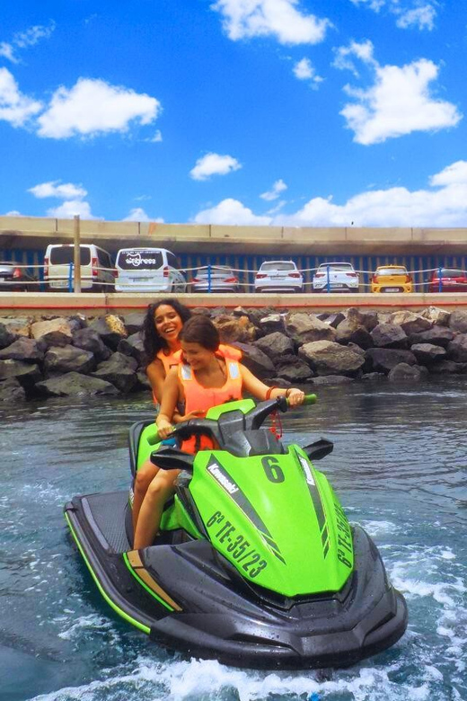 Puerto Colón: Yamaha Jet Ski Tour Along Tenerife's Coast - Photos, lockers, and the cost of getting the shots
