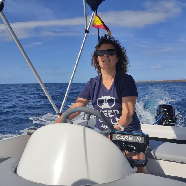 Rent a Boat with No License, Self Drive - Self-drive vs. professional skipper support: choose your comfort level