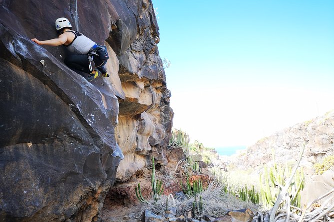 Rock climbing in natural space. - Learning the routes: how the guide helps you move smarter