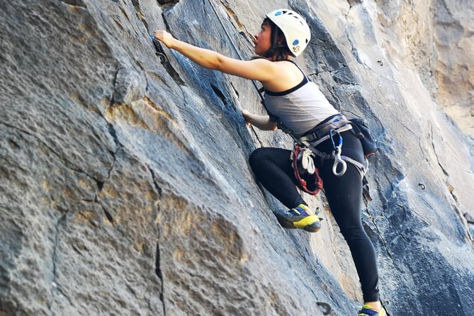 Rock climbing in natural space. - Where it starts: Diseminado Pinque meeting point and how pickup feels