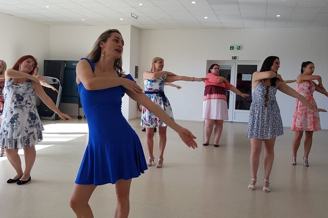 Salsa & Bachata, dance lessons Tenerife south. Have fun and learn - Who should book this salsa and bachata lesson in Tenerife South