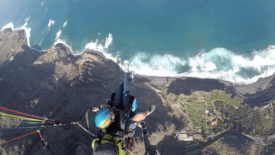 Santa Cruz de Tenerife: Performance Flight Experience - Who’s in Charge: Expert Pilots, Safety Briefing, and Languages