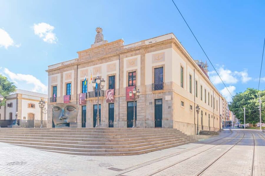 Santa Cruz de Tenerife: walking tour with an expert local guide - Teatro Guimerá: architecture that connects to living culture