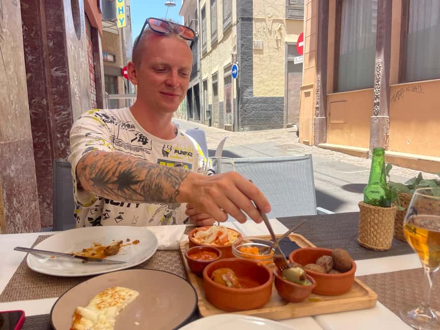 Santa Cruz guided bike tour 1,5 hour + Tapas - Classic vs e-bikes, and what you truly need