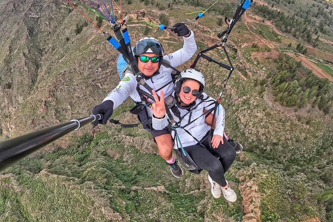 SILVER 1000m paragliding tandem flight above South Tenerife - Air-conditioned Mercedes Vito pickup from Costa Adeje