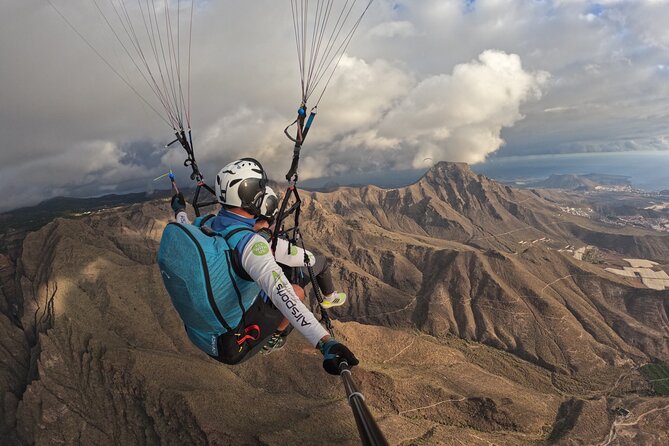 SILVER 1000m paragliding tandem flight above South Tenerife - 30 to 40 minutes above South Tenerife, chasing thermals
