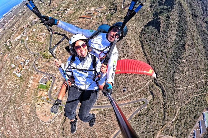 SILVER 1000m paragliding tandem flight above South Tenerife - Harness fit, helmet, and the included GoPro setup
