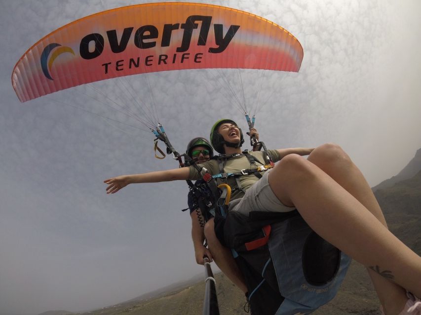 Tenerife: Acrobatic Paragliding Tandem Flight - The Acrobatic Part, Wingovers and Deep Spirals at the End