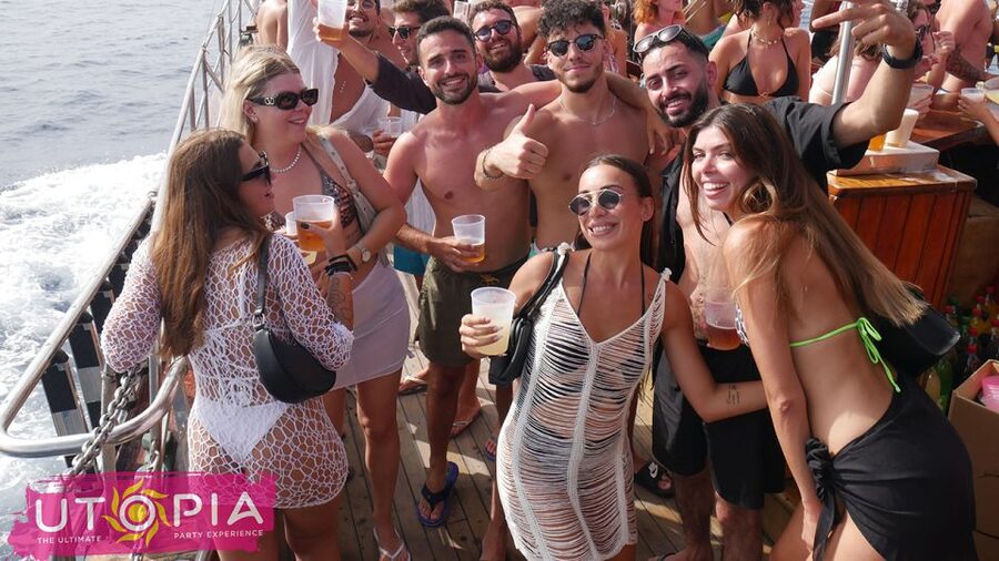 Tenerife: Boat Party with Open Bar and DJs - Entering the party zone: Black Pearl Café check-in in Puerto Colón