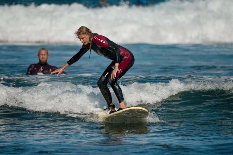 Tenerife : clases de surf para principiantes y intermedios - Catching Waves: What the Instructor Support Really Looks Like