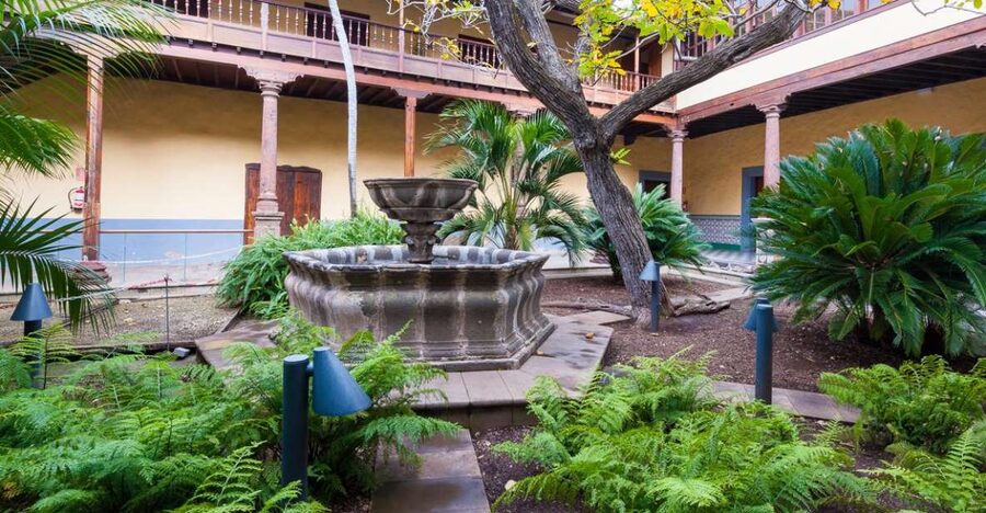 Tenerife: Full-Day Gastronomy and Wine Tour - La Laguna World Heritage stop: the culture side of the wine day