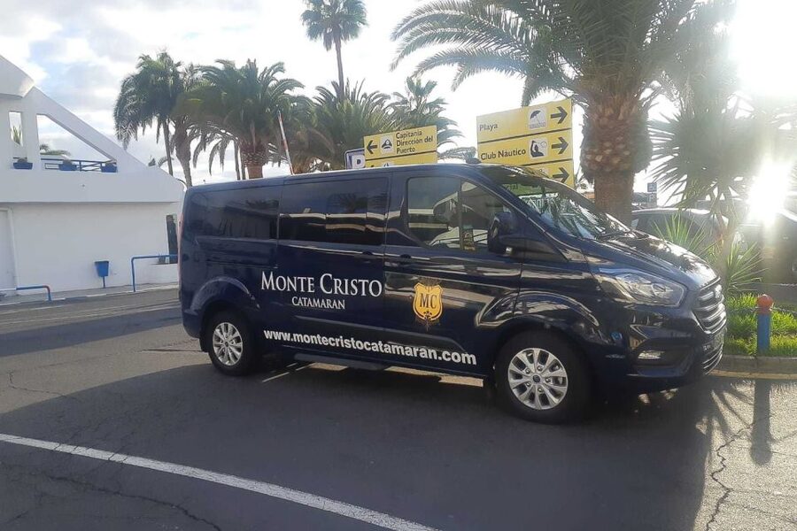 Tenerife: Marine-Life Tour with Transfer, Buffet and Drinks - Tapas buffet, cava, wine, champagne, and a never-empty glass
