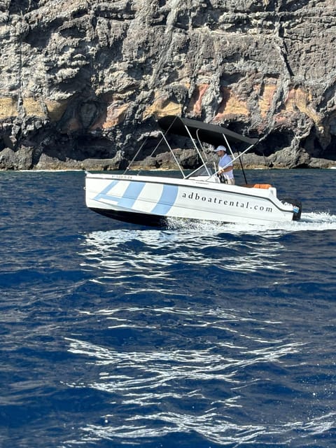 Tenerife: rent a boat without license - Harbour Number 7 to the south coast: how the first stretch sets the tone