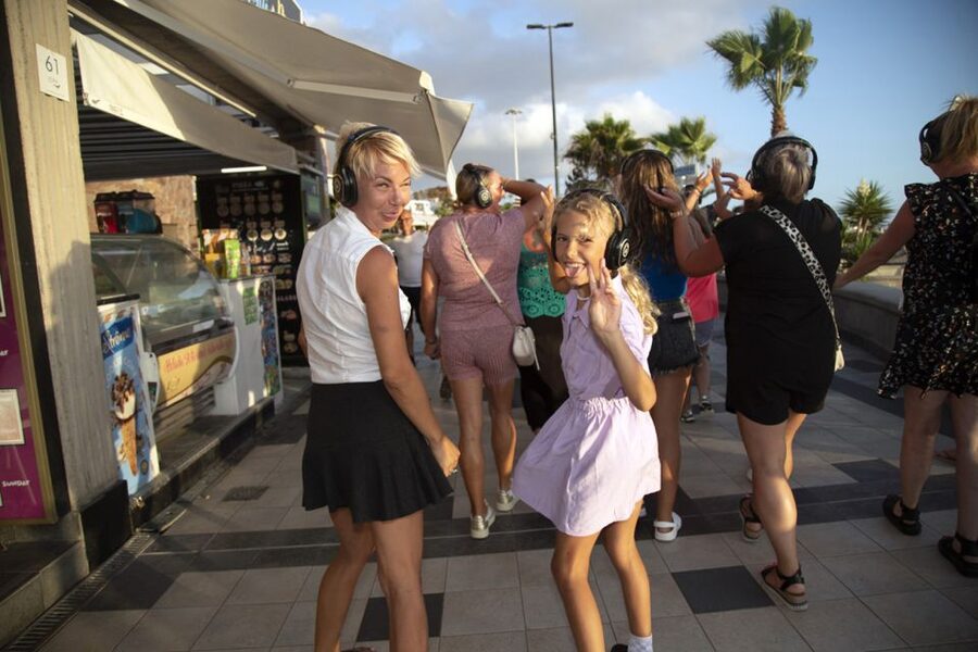 Tenerife: Silent Disco Walking Tour "Mustang Sally's" - The one-hour walking loop: why the Fanabe route works