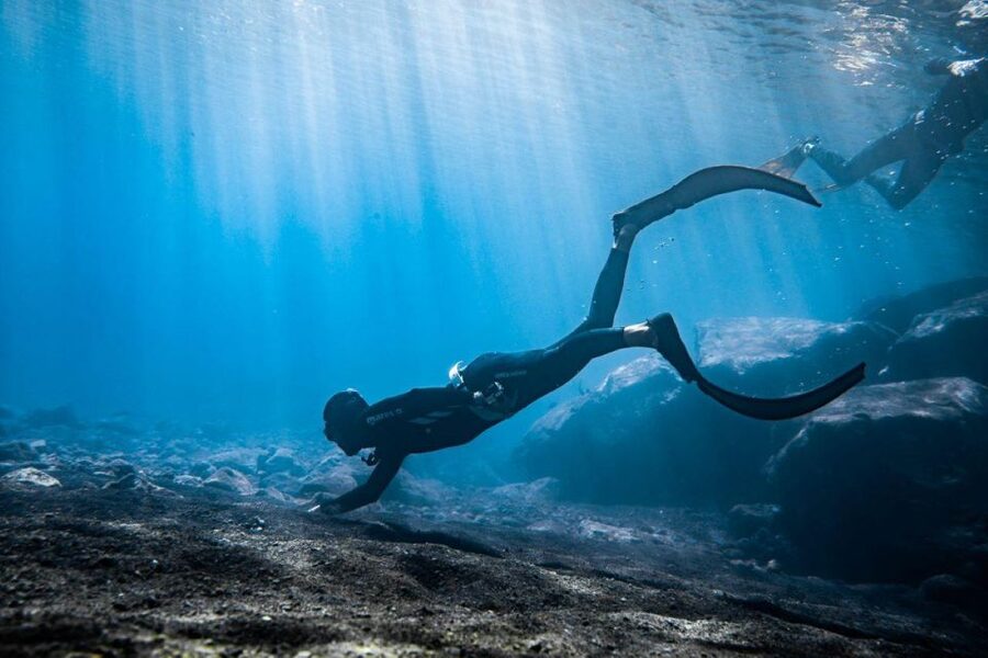 Tenerife : Snorkeling underwater with freediving Instructor - Safety briefing and equalisation drills that make snorkeling easier