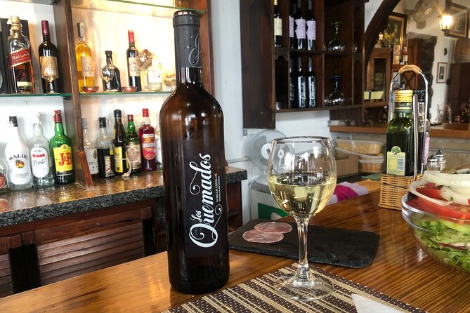 Tour Visiting banana plantation and winery in Tenerife - Lagar de Chasna: the wine tasting part, with real food on the side