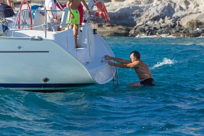 Whales & Dolphins watching in exclusive sailboat - Seasickness and seat tips that are worth taking seriously