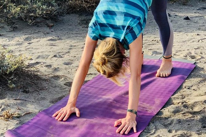 Yoga at the beach in Tenerife - Beach Yoga in El Médano, Tenerife: The ocean does the atmosphere work